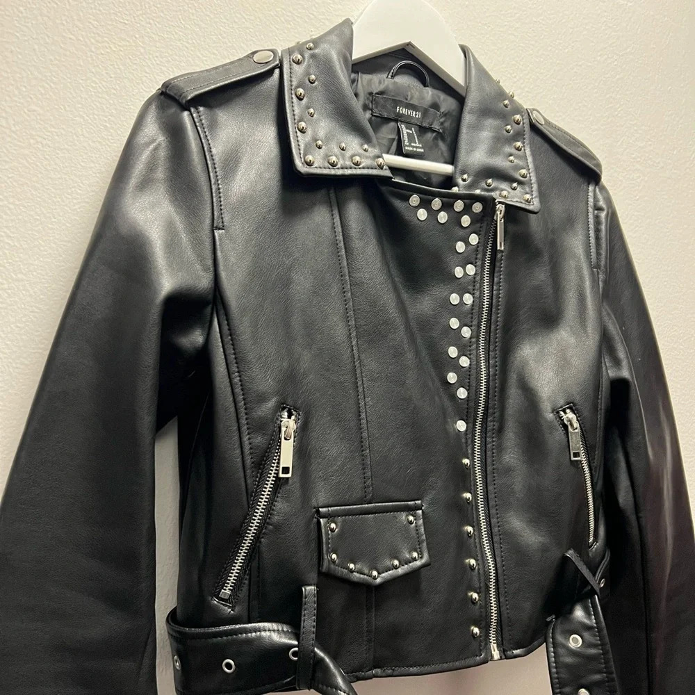NWOT Forever 21 Black Faux Leather Moto Jacket with Silver Embellishment - Picture 2 of 8